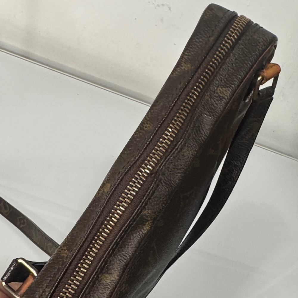 Louis Vuitton Pochette Marley Bandoulière – Monogram - tear near zipper & strap - Picture 13 of 15